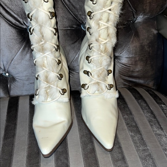 ❄️ LUXE IVORY FAUX FUR LACE-UP COUTURE BOOTS ❄️ - Picture 6 of 9